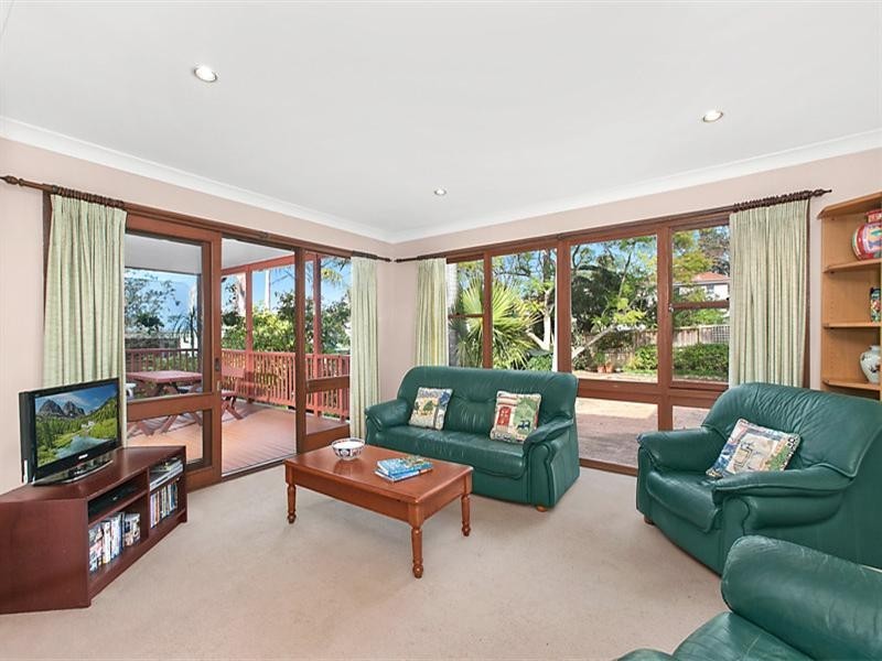 11 Tamboon Avenue, Turramurra NSW 2074