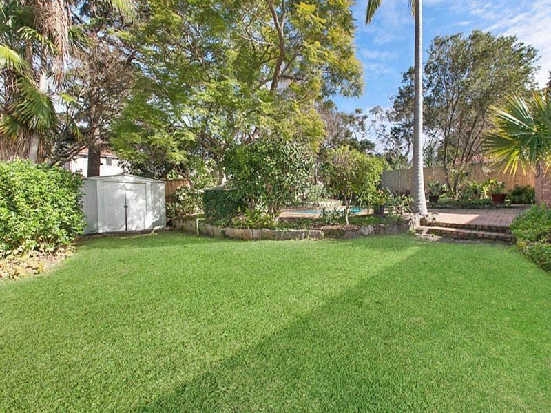 11 Tamboon Avenue, Turramurra NSW 2074