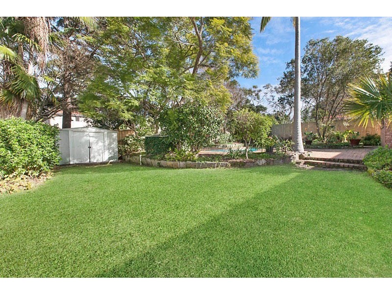 11 Tamboon Avenue, Turramurra NSW 2074