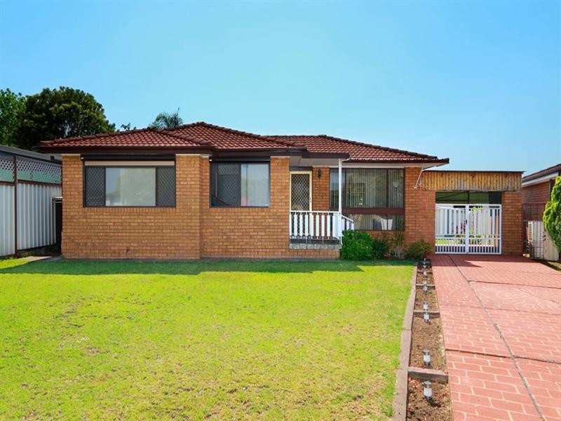 9 Miami Close, Greenfield Park NSW 2176