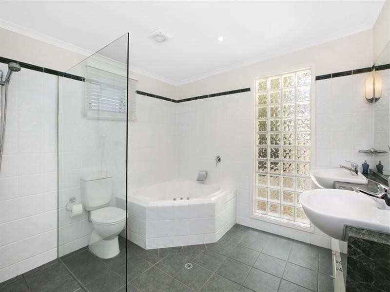 8 The Comenarra Parkway, West Pymble NSW 2073