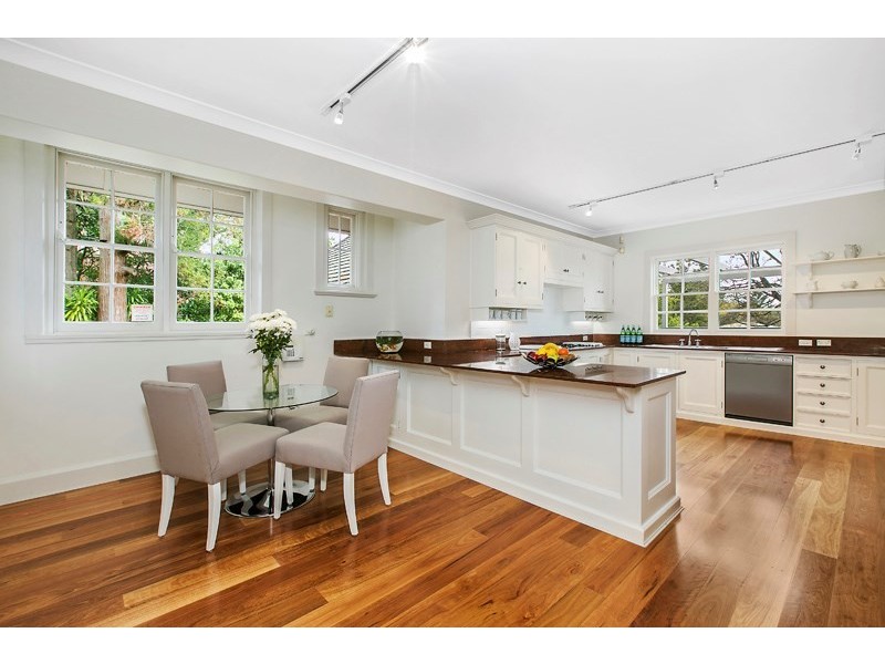 28 Ku-ring-gai Avenue, Turramurra NSW 2074