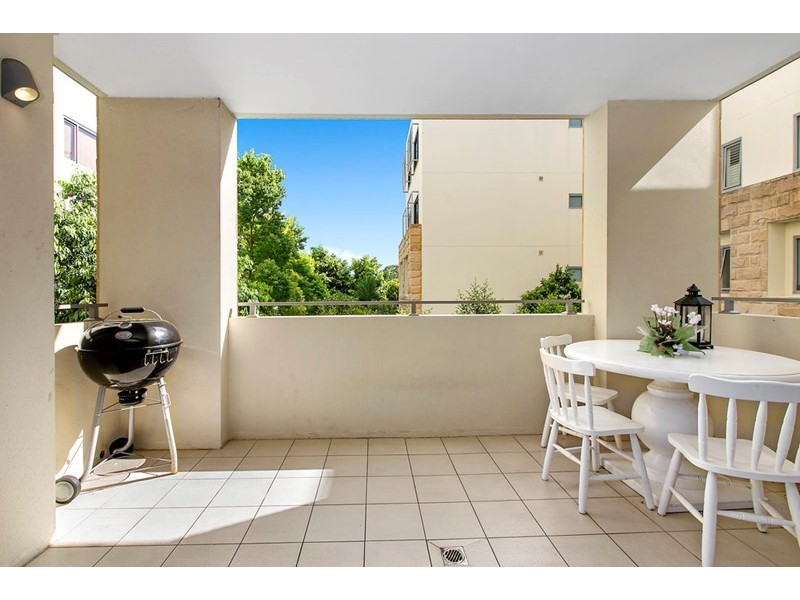 2a Eulbertie Avenue, Warrawee NSW 2074