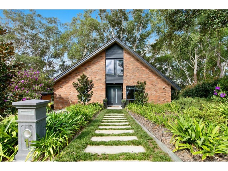 1 Pembroke Avenue, Turramurra NSW 2074