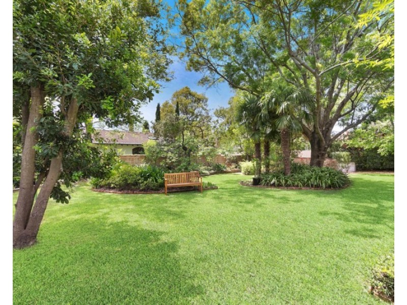 4 Ku-ring-gai Avenue, Turramurra NSW 2074