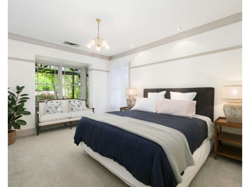 4 Ku-ring-gai Avenue, Turramurra NSW 2074