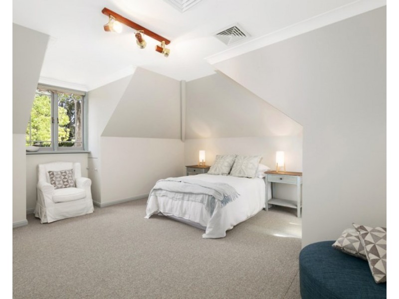 4 Ku-ring-gai Avenue, Turramurra NSW 2074