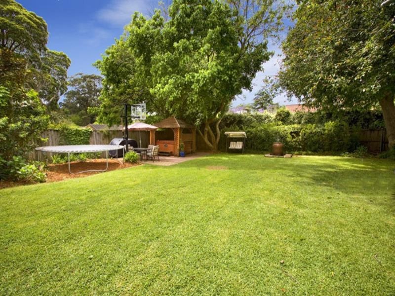 11 Eulbertie Avenue, Warrawee NSW 2074