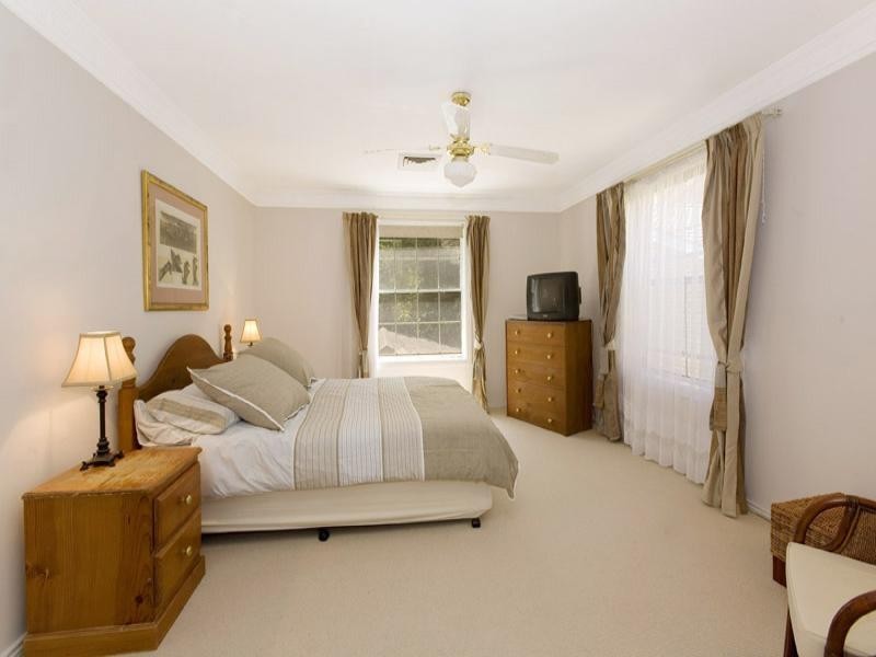 16 Windsor Place, St Ives NSW 2075