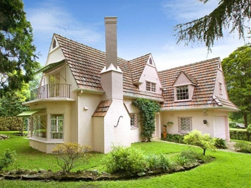 124 Burns Rd (Cnr Hampden Ave), Wahroonga NSW 2076