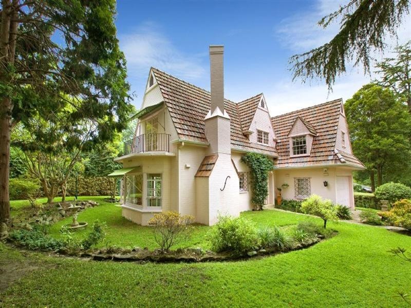 124 Burns Rd (Cnr Hampden Ave), Wahroonga NSW 2076