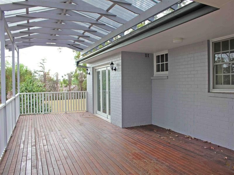 1 Fairlawn Avenue, Turramurra NSW 2074