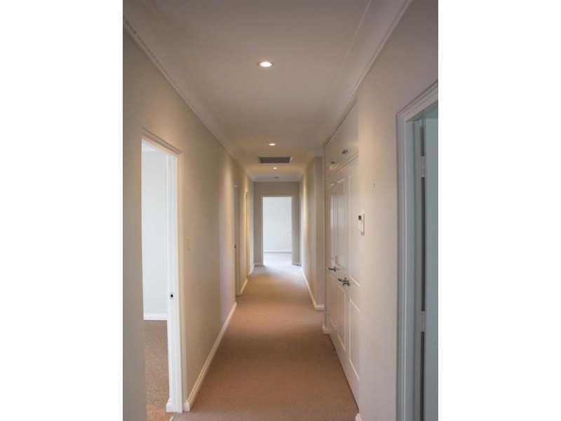 1 Fairlawn Avenue, Turramurra NSW 2074