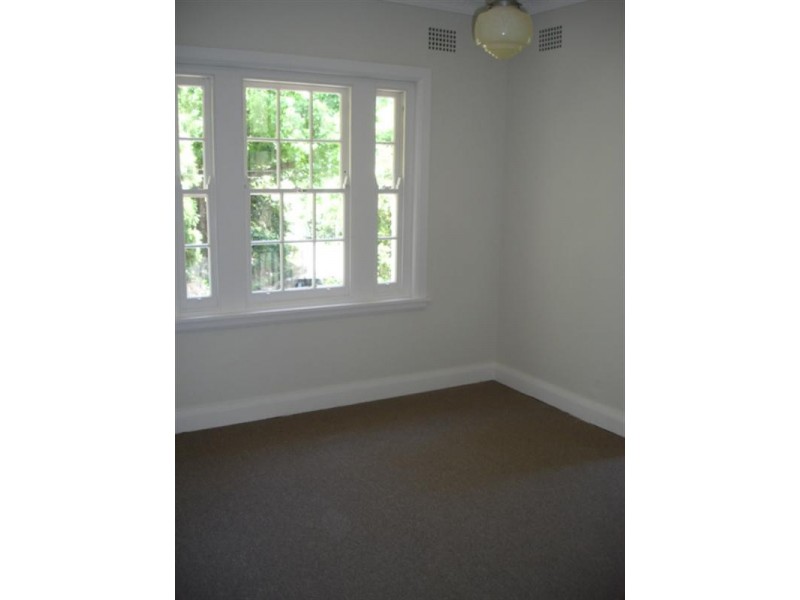 18 Bloomsbury Avenue, Pymble NSW 2073