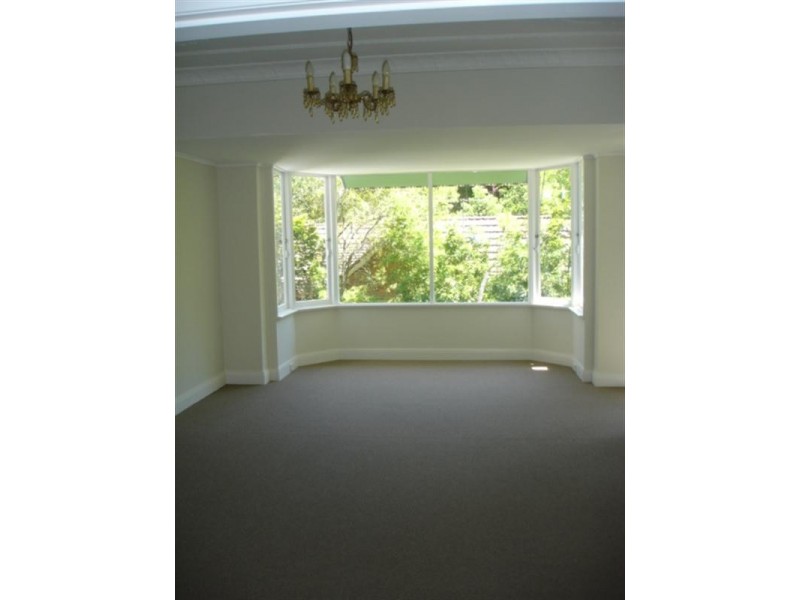 18 Bloomsbury Avenue, Pymble NSW 2073