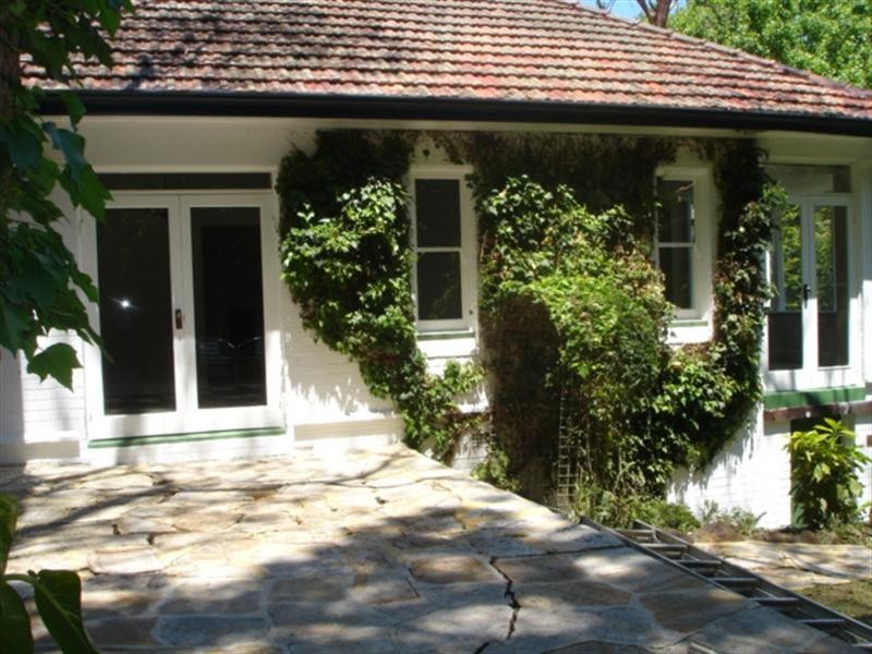 18 Bloomsbury Avenue, Pymble NSW 2073