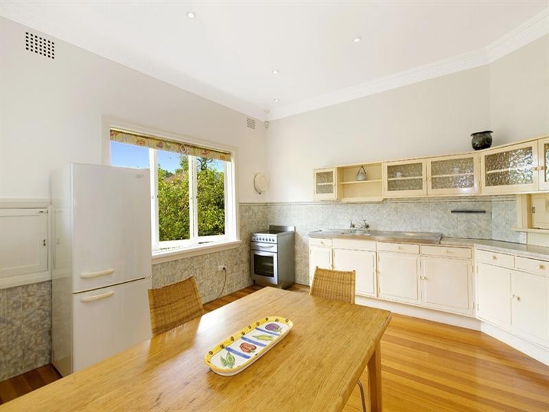 1 Sutherland Avenue, Wahroonga NSW 2076