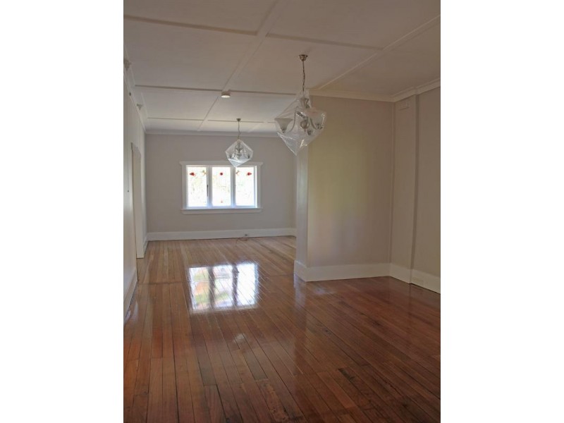 8 Raymond Avenue, Warrawee NSW 2074