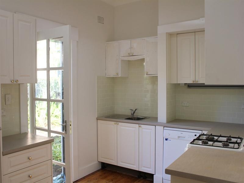 8 Raymond Avenue, Warrawee NSW 2074