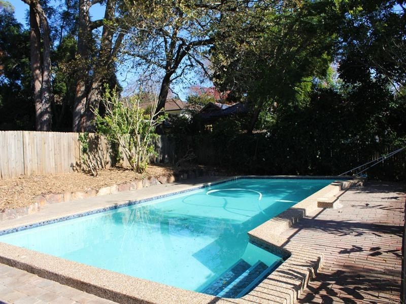 8 Raymond Avenue, Warrawee NSW 2074