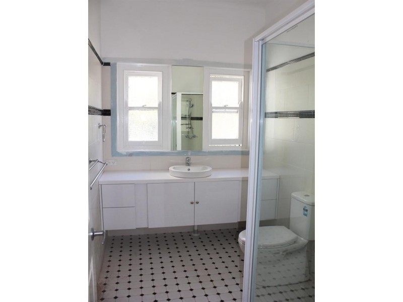 8 Raymond Avenue, Warrawee NSW 2074