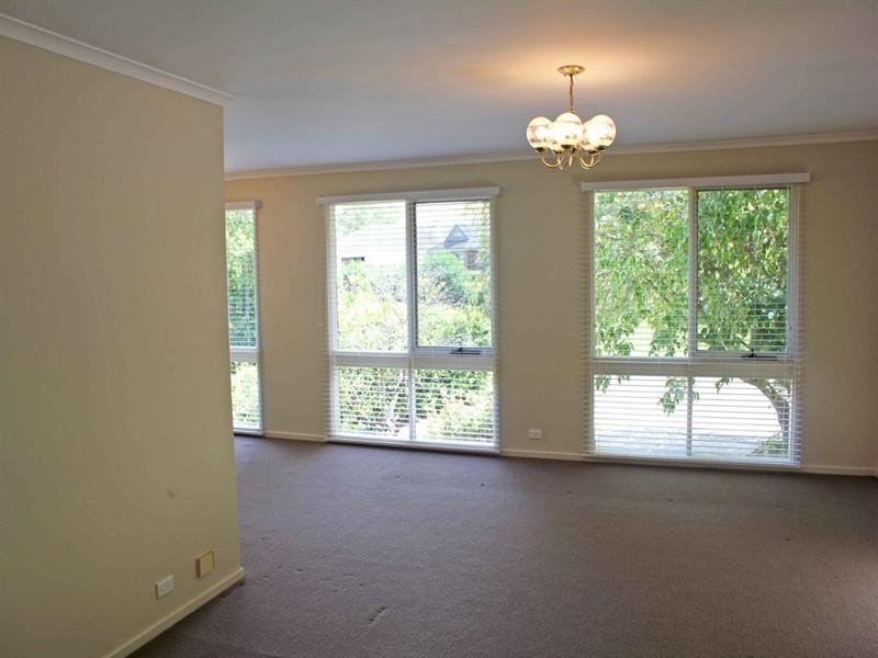 27 Greenhill Crescent, St Ives NSW 2075