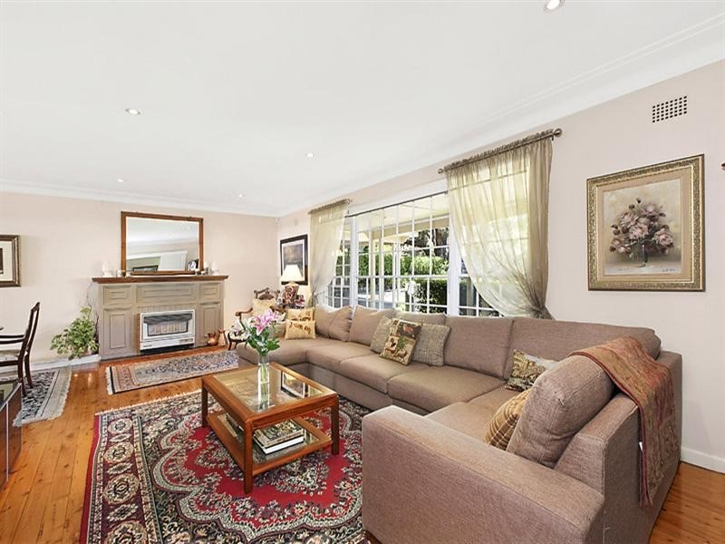 23 Woodbury Road, St Ives NSW 2075