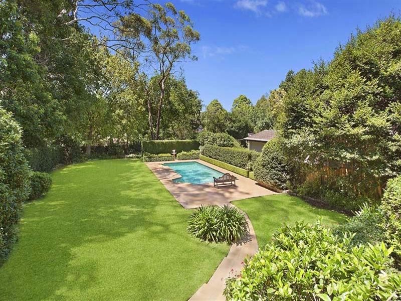 2 Gladstone Avenue, Warrawee NSW 2074