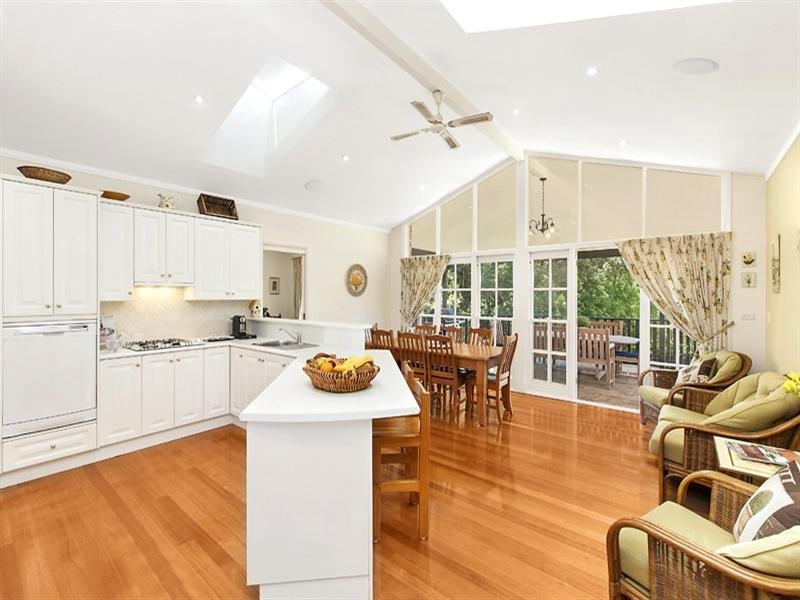 2 Gladstone Avenue, Warrawee NSW 2074