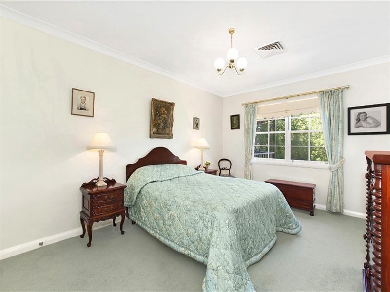 2 Gladstone Avenue, Warrawee NSW 2074