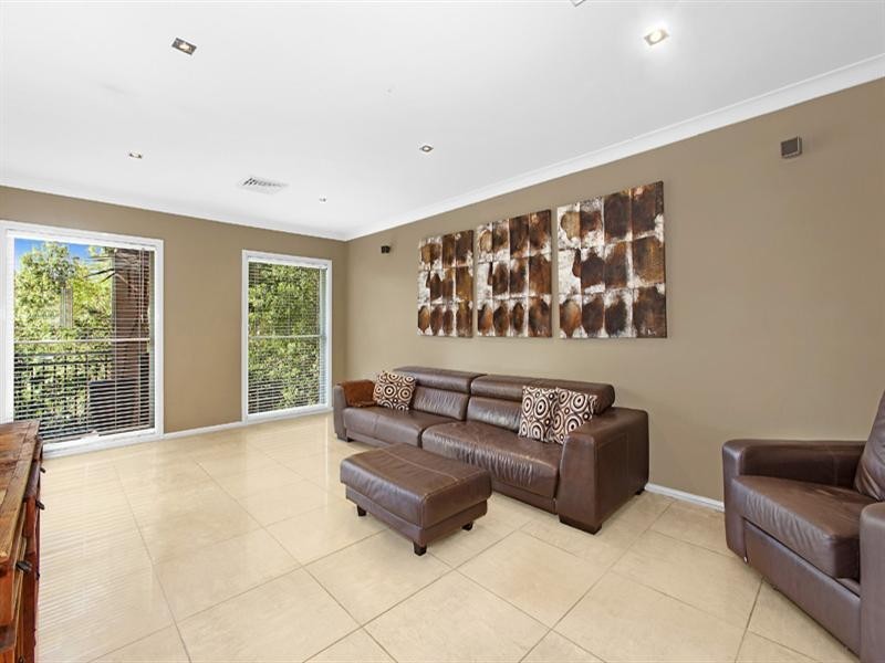 10 Hamilton Parade, Pymble NSW 2073