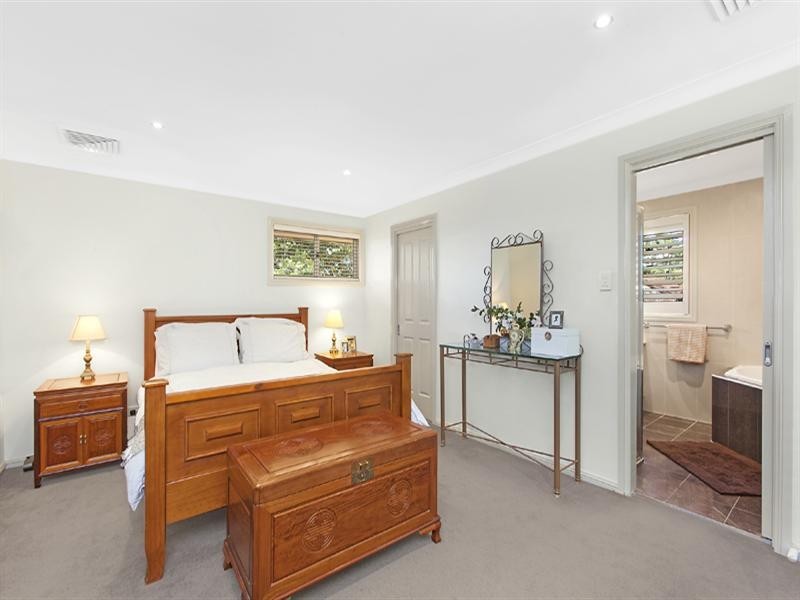 10 Hamilton Parade, Pymble NSW 2073