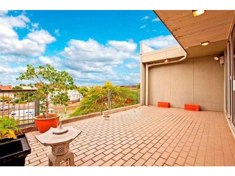 8/31 Thompson Street, Bowen Hills QLD 4006