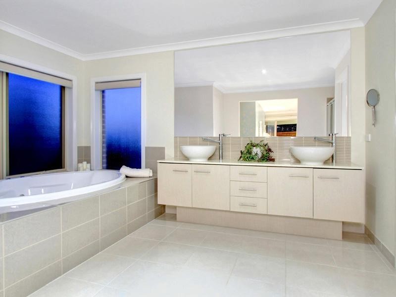 18a Shelbourne Court, Mornington VIC 3931