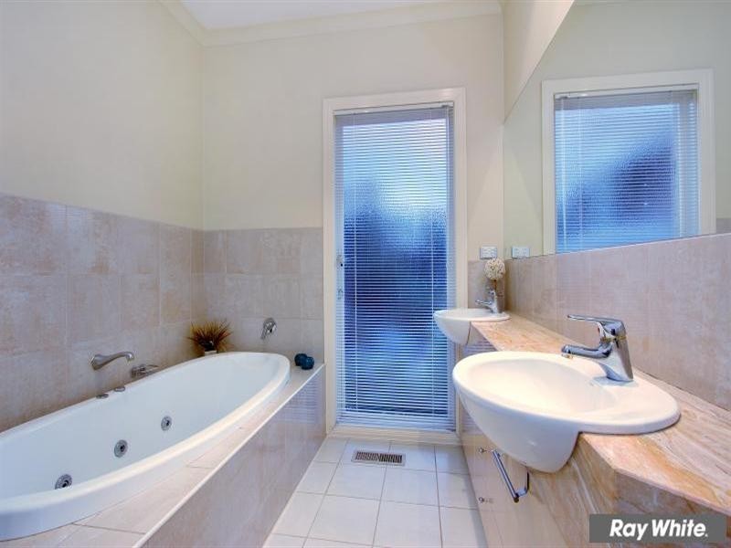 13 Cook Street, Mornington VIC 3931