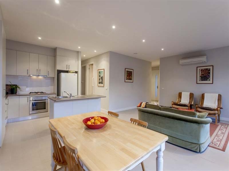 2/61 Mitchell Street, Mornington VIC 3931