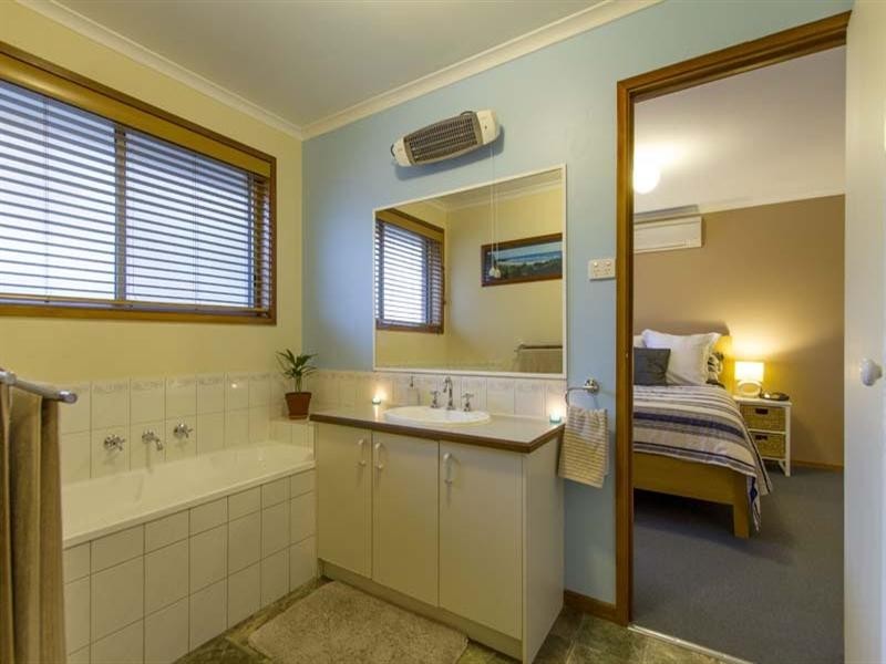 1 Cranswick Court, Mornington VIC 3931