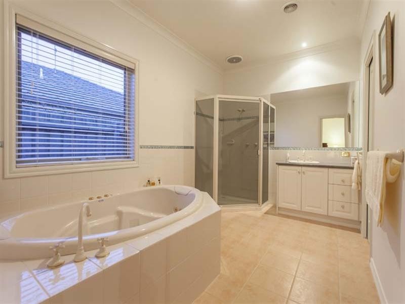 79 Summerfield Drive, Mornington VIC 3931