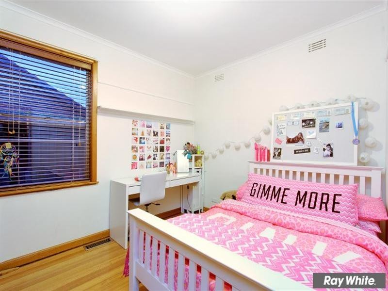 16 Moona Avenue, Mornington VIC 3931