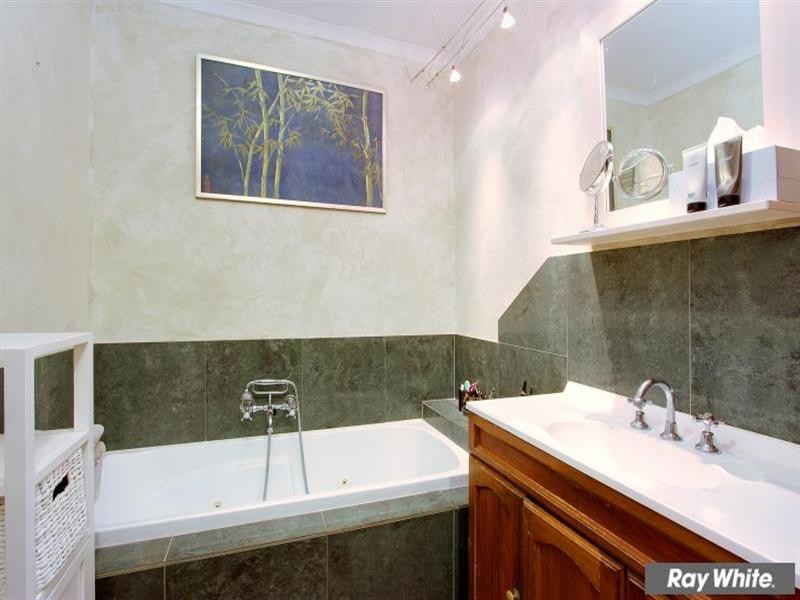 16 Moona Avenue, Mornington VIC 3931