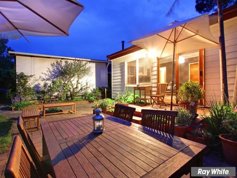 16 Moona Avenue, Mornington VIC 3931