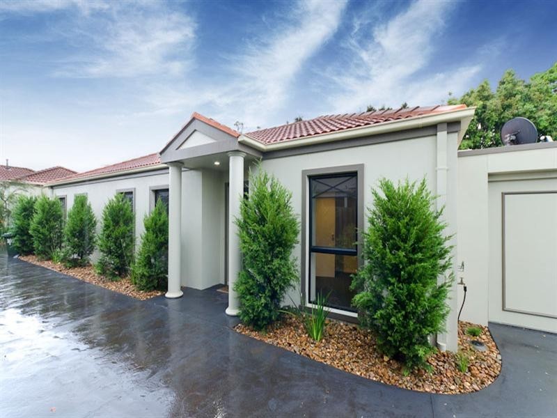 2/12 Macdonald Grove, Mornington VIC 3931