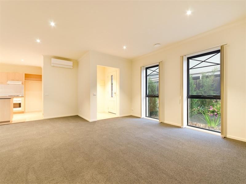 2/12 Macdonald Grove, Mornington VIC 3931