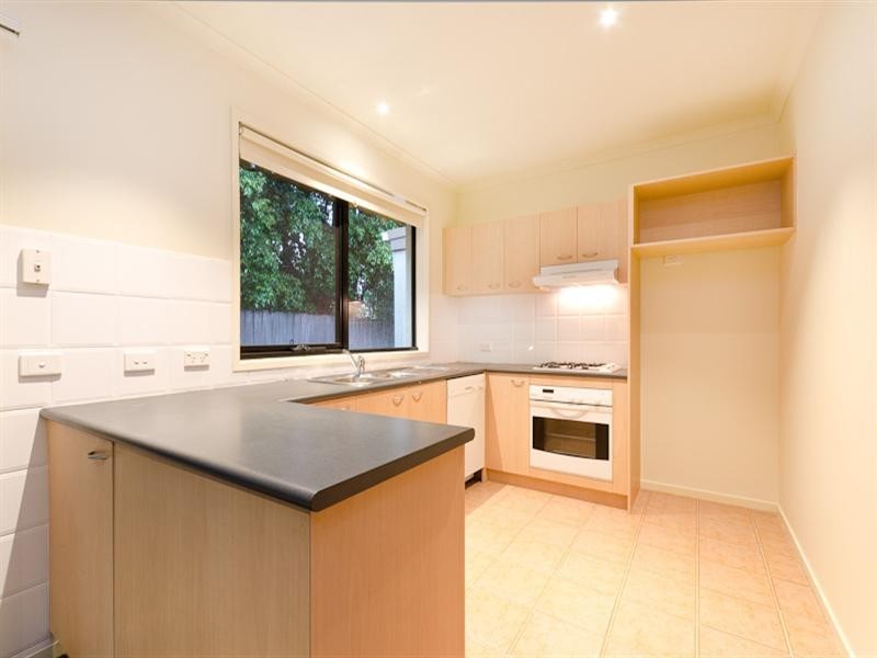 2/12 Macdonald Grove, Mornington VIC 3931