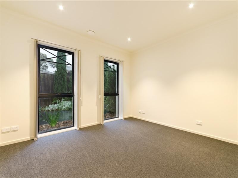 2/12 Macdonald Grove, Mornington VIC 3931