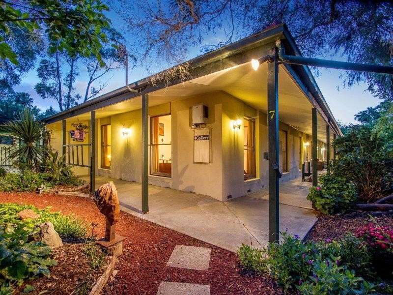 7 Meadow Lane, Mount Eliza VIC 3930