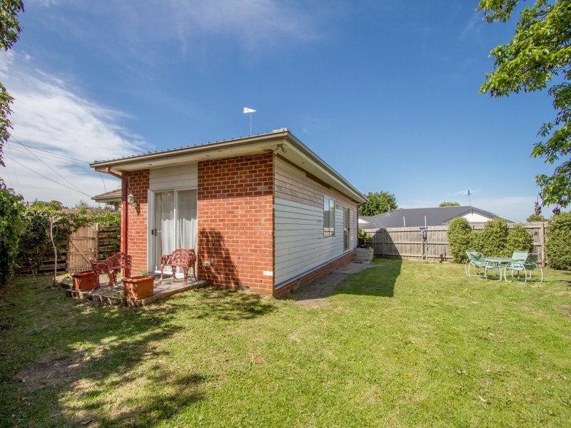 2 Moona Avenue, Mornington VIC 3931