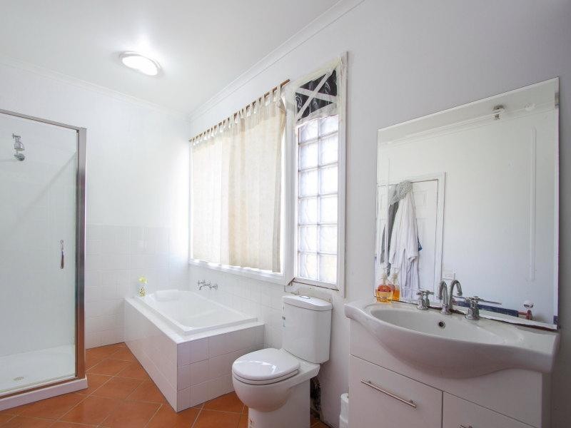 2 Moona Avenue, Mornington VIC 3931