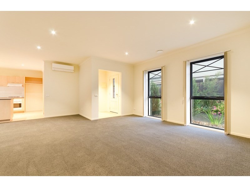 2/12 Macdonald Grove, Mornington VIC 3931
