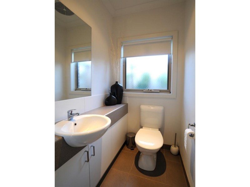 2/239 Dunns Road, Mornington VIC 3931